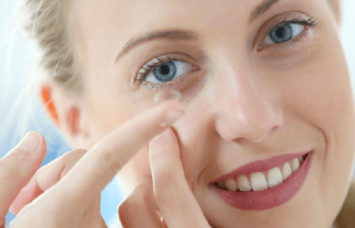 Por que o oftalmologista é o único que pode adaptar e indicar o uso de lentes de contato?